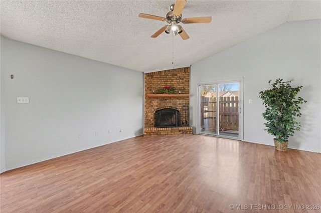 2717 S Narcissus Place, Broken Arrow, OK 74012