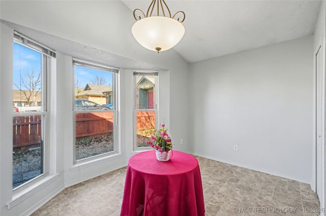 2717 S Narcissus Place, Broken Arrow, OK 74012