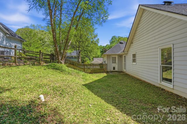 1539 Bear Mountain Road, Charlotte, NC 28214