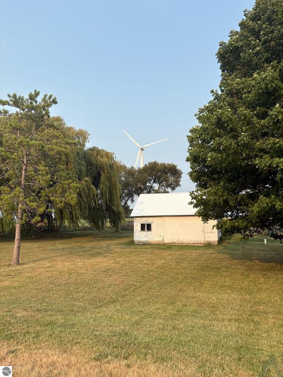 Image 10 of property listing at 5380 N Baldwin Road, St Louis, MI 48880