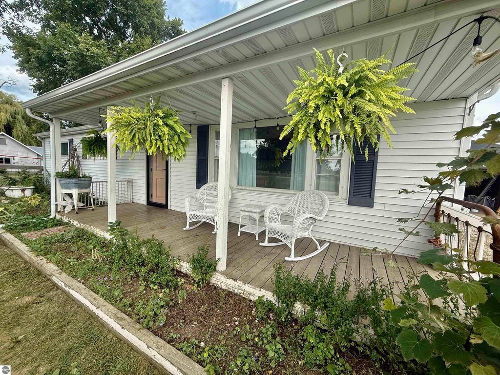 Image 3 of property listing at 5380 N Baldwin Road, St Louis, MI 48880
