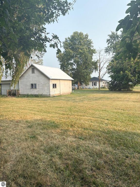 Image 9 of property listing at 5380 N Baldwin Road, St Louis, MI 48880