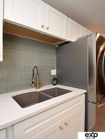 918 S 38th Street, Omaha, NE 68105