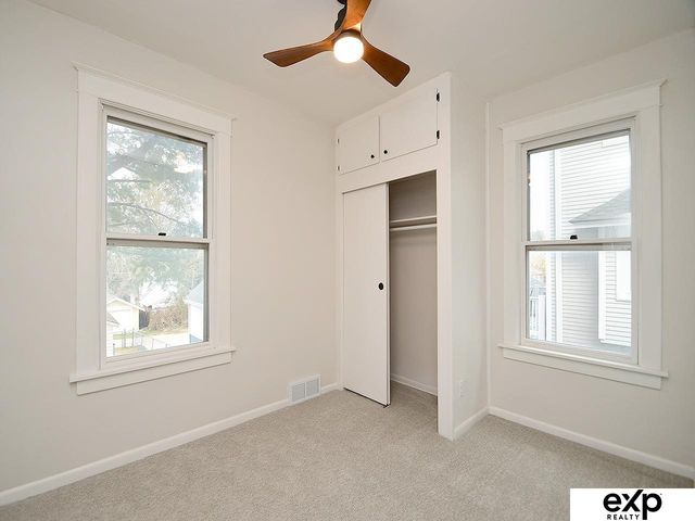 918 S 38th Street, Omaha, NE 68105