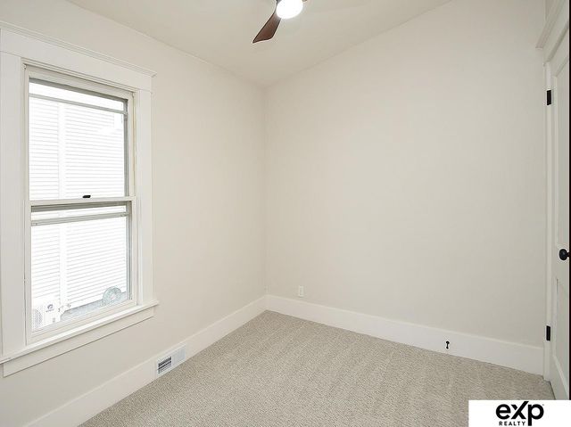 918 S 38th Street, Omaha, NE 68105