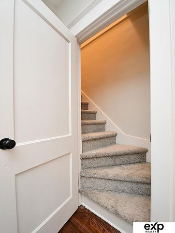 918 S 38th Street, Omaha, NE 68105