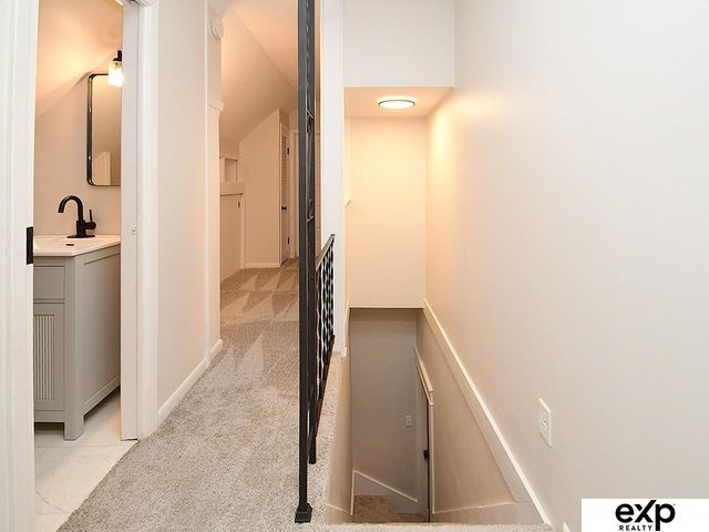 918 S 38th Street, Omaha, NE 68105