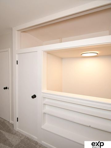 918 S 38th Street, Omaha, NE 68105