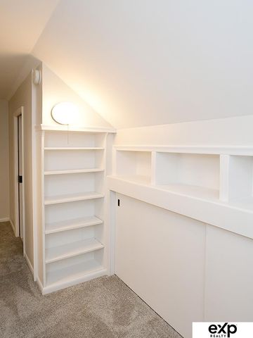 918 S 38th Street, Omaha, NE 68105