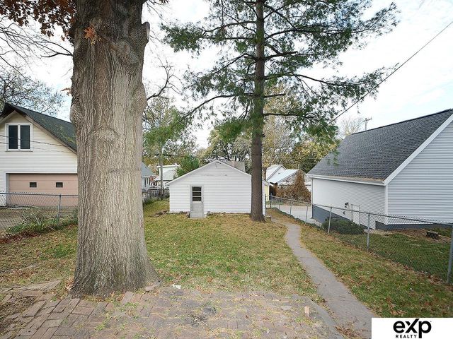 918 S 38th Street, Omaha, NE 68105