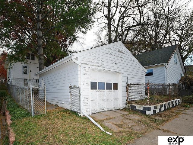 918 S 38th Street, Omaha, NE 68105