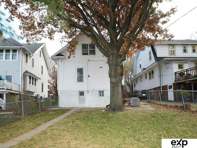 918 S 38th Street, Omaha, NE 68105