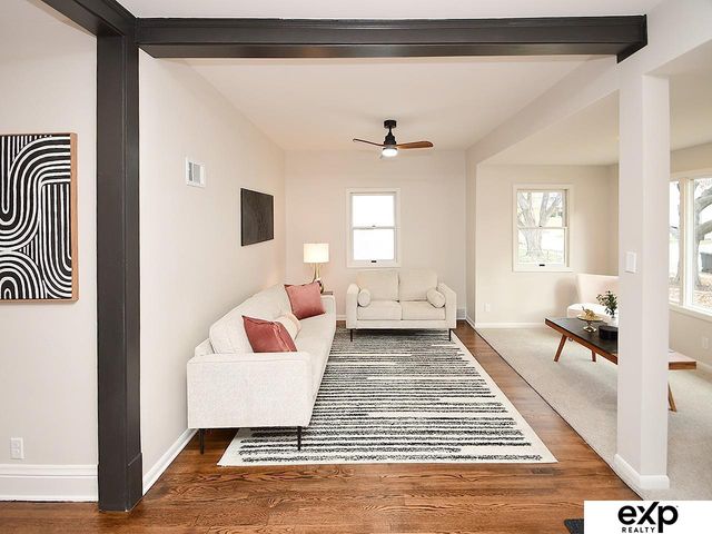 918 S 38th Street, Omaha, NE 68105