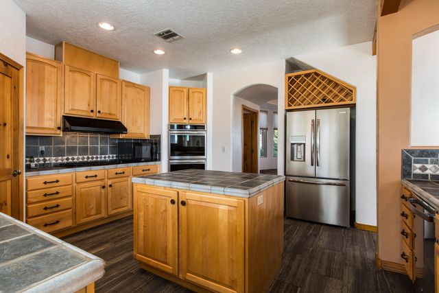 6628 High Ridge Place NE, Albuquerque, NM 87111