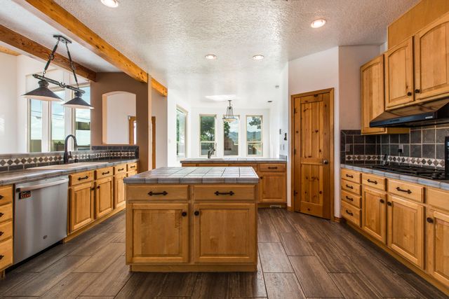 6628 High Ridge Place NE, Albuquerque, NM 87111