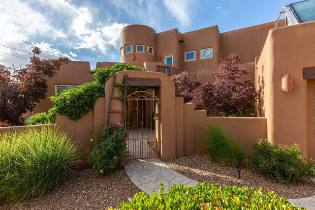 6628 High Ridge Place NE, Albuquerque, NM 87111