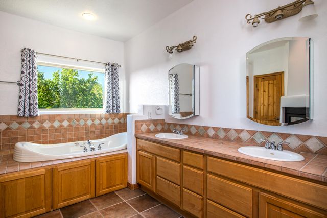 6628 High Ridge Place NE, Albuquerque, NM 87111