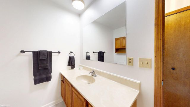 45440 Wakefield Street, Shelby Twp, MI 48317