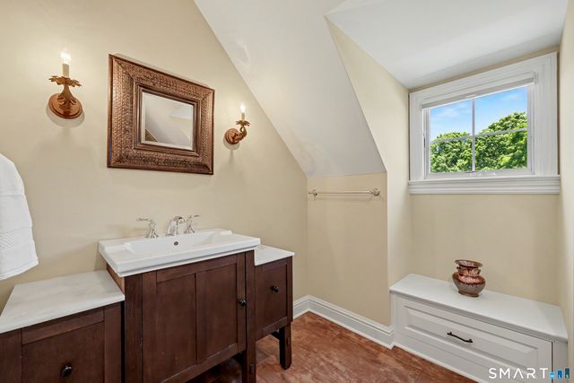 2 Ginos Way, Ridgefield, CT 06877