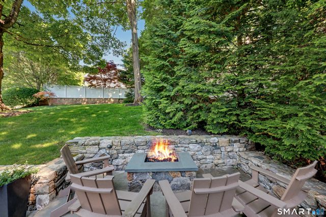 2 Ginos Way, Ridgefield, CT 06877