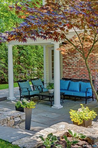 2 Ginos Way, Ridgefield, CT 06877