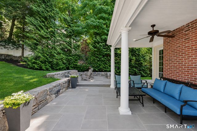 2 Ginos Way, Ridgefield, CT 06877