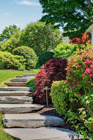 2 Ginos Way, Ridgefield, CT 06877