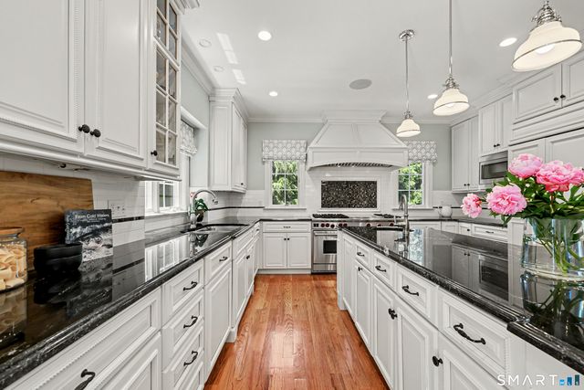 2 Ginos Way, Ridgefield, CT 06877