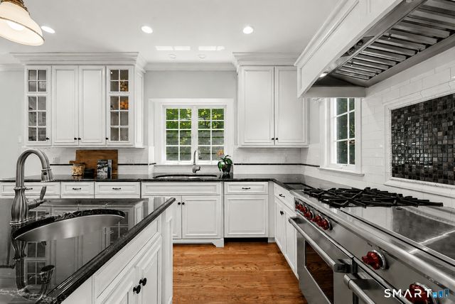 2 Ginos Way, Ridgefield, CT 06877