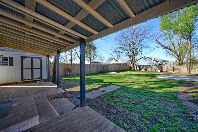 533 Giddings ST, Lexington, TX 78947