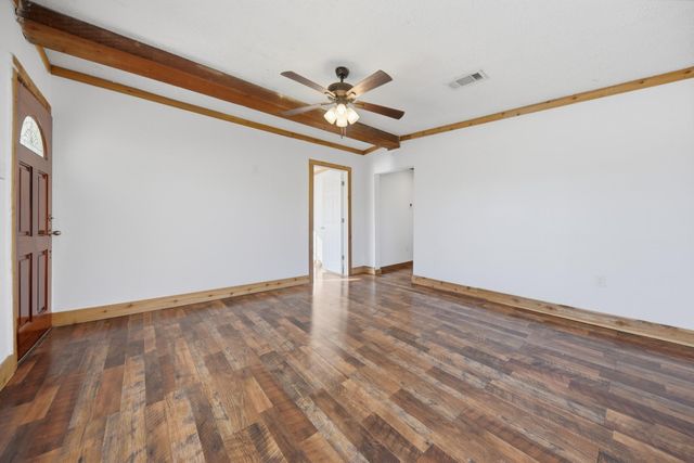 533 Giddings ST, Lexington, TX 78947