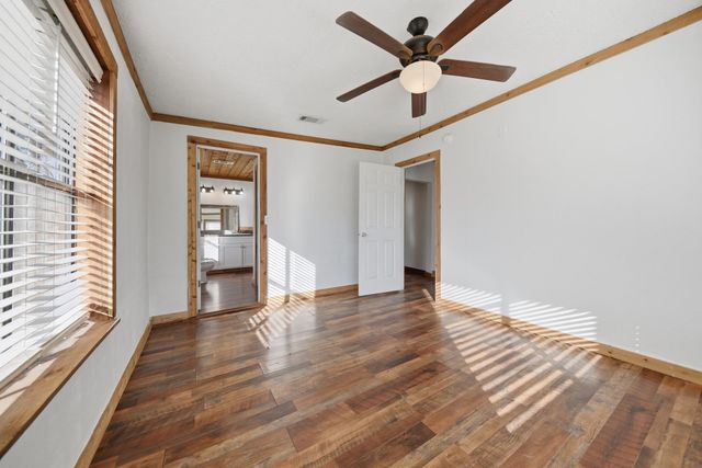 533 Giddings ST, Lexington, TX 78947