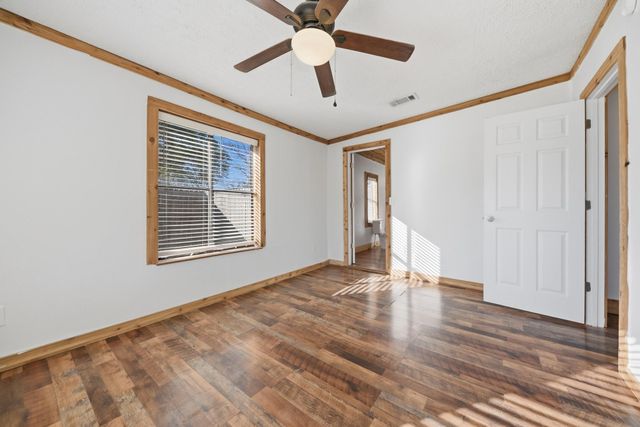 533 Giddings ST, Lexington, TX 78947