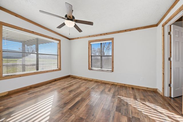 533 Giddings ST, Lexington, TX 78947