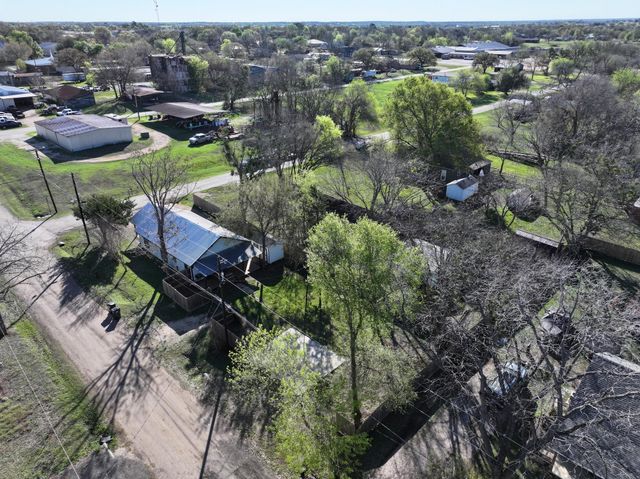 533 Giddings ST, Lexington, TX 78947