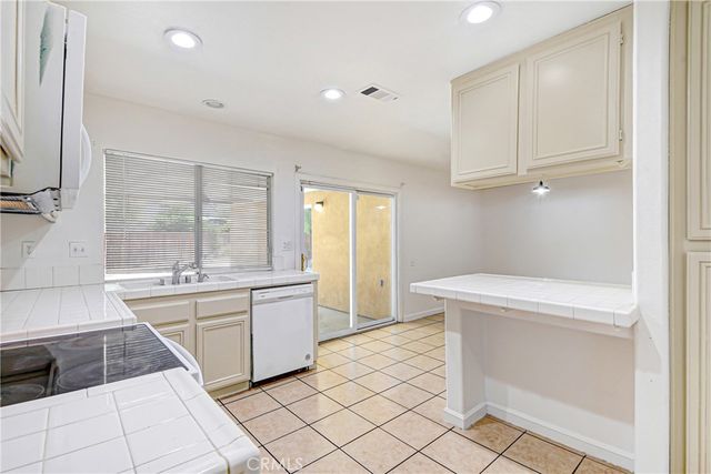 1639 Apapas, San Jacinto, CA 92583