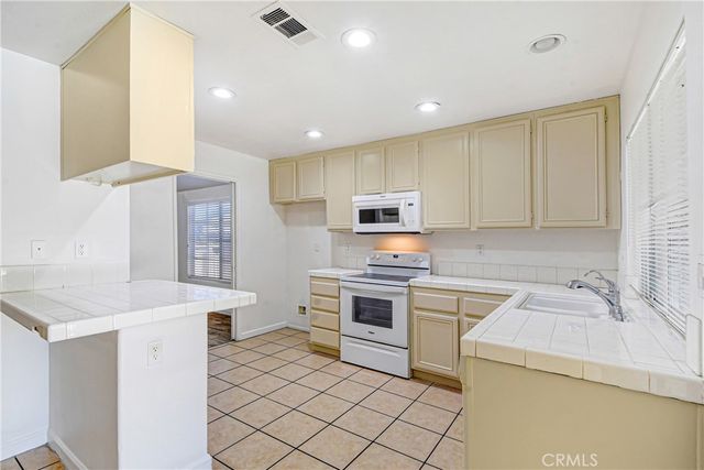 1639 Apapas, San Jacinto, CA 92583