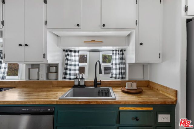 2595 Sunset Drive, Running Springs, CA 92382