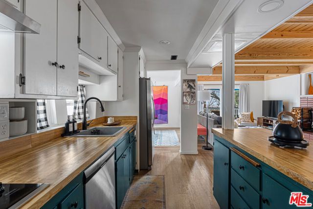 2595 Sunset Drive, Running Springs, CA 92382