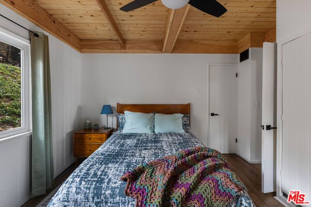 2595 Sunset Drive, Running Springs, CA 92382