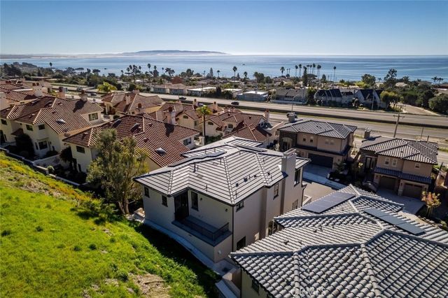2732 Barcelona Street, Pismo Beach, CA 93449