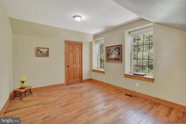 2537 SEITZLAND RD, Glen Rock, PA 17327