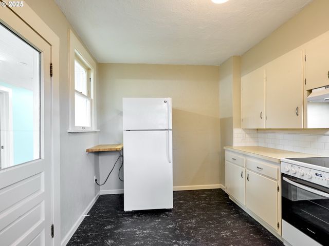 308 A St, Silverton, OR 97381