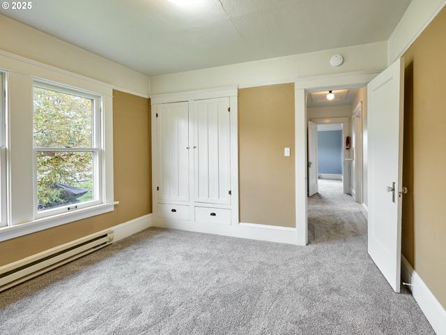 308 A St, Silverton, OR 97381