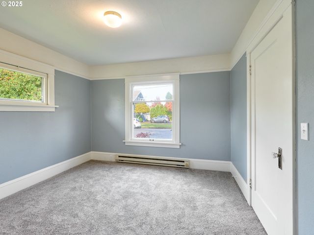 308 A St, Silverton, OR 97381