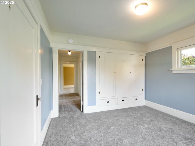 308 A St, Silverton, OR 97381