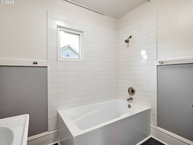 308 A St, Silverton, OR 97381