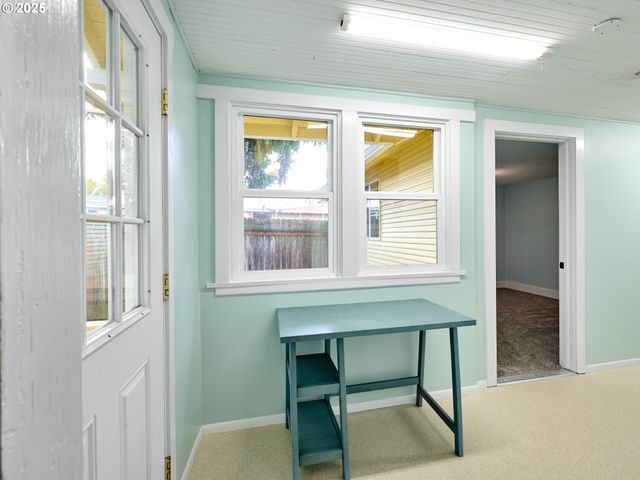 308 A St, Silverton, OR 97381