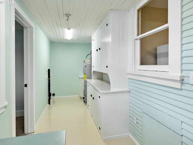 308 A St, Silverton, OR 97381