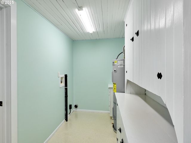 308 A St, Silverton, OR 97381